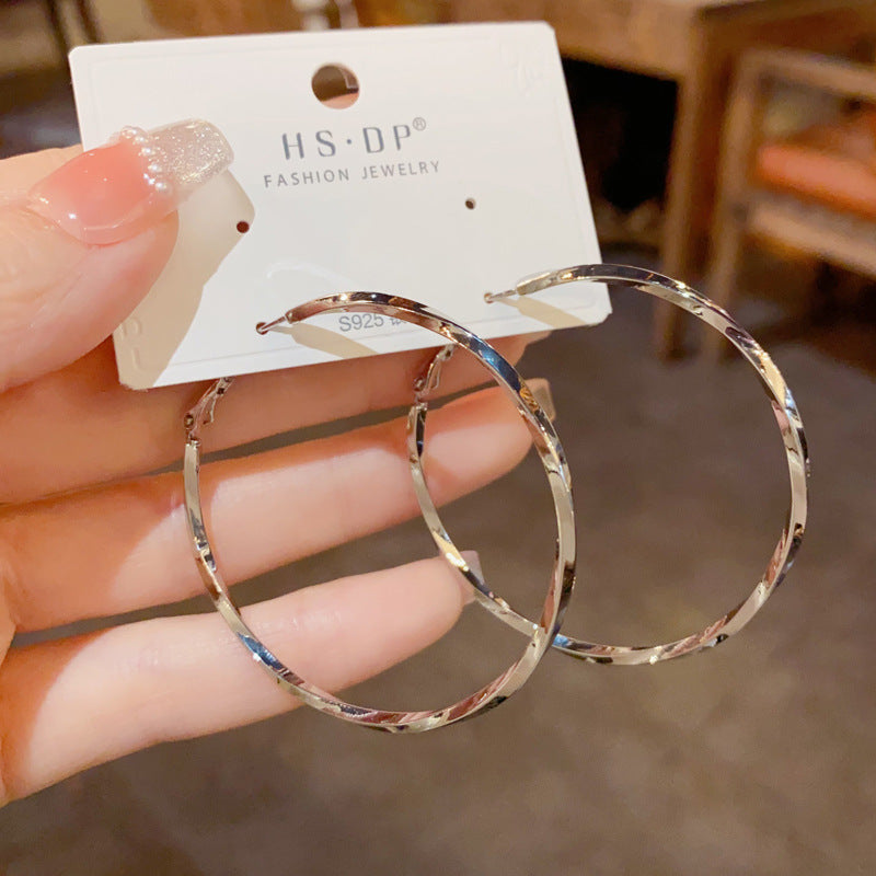 Wholesale Metal twisted large earrings