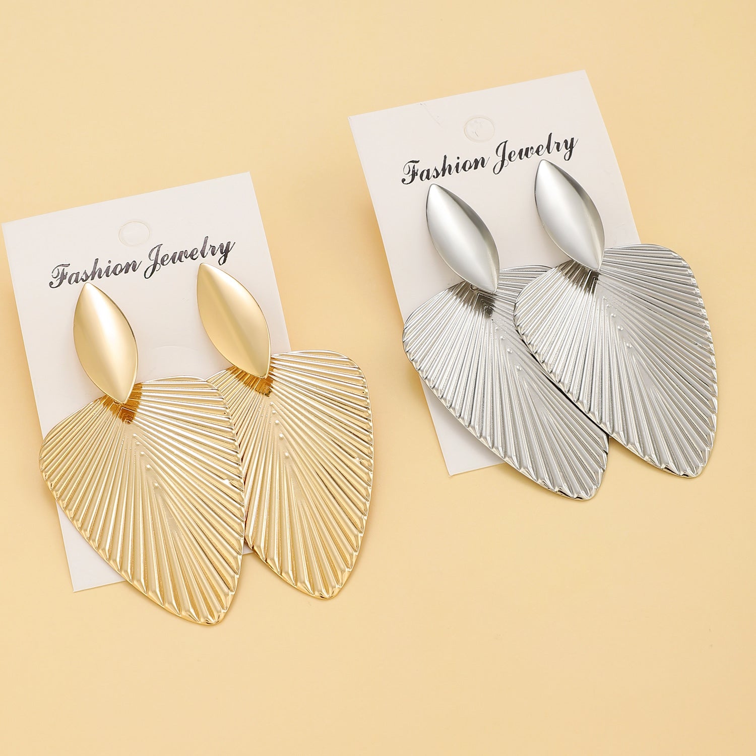 Wholesale Chic Textured Leaf Earrings For Women Irregular Statement Leaf Design Electroplated Iron Jewelry Accessory Boutique Resale Gift