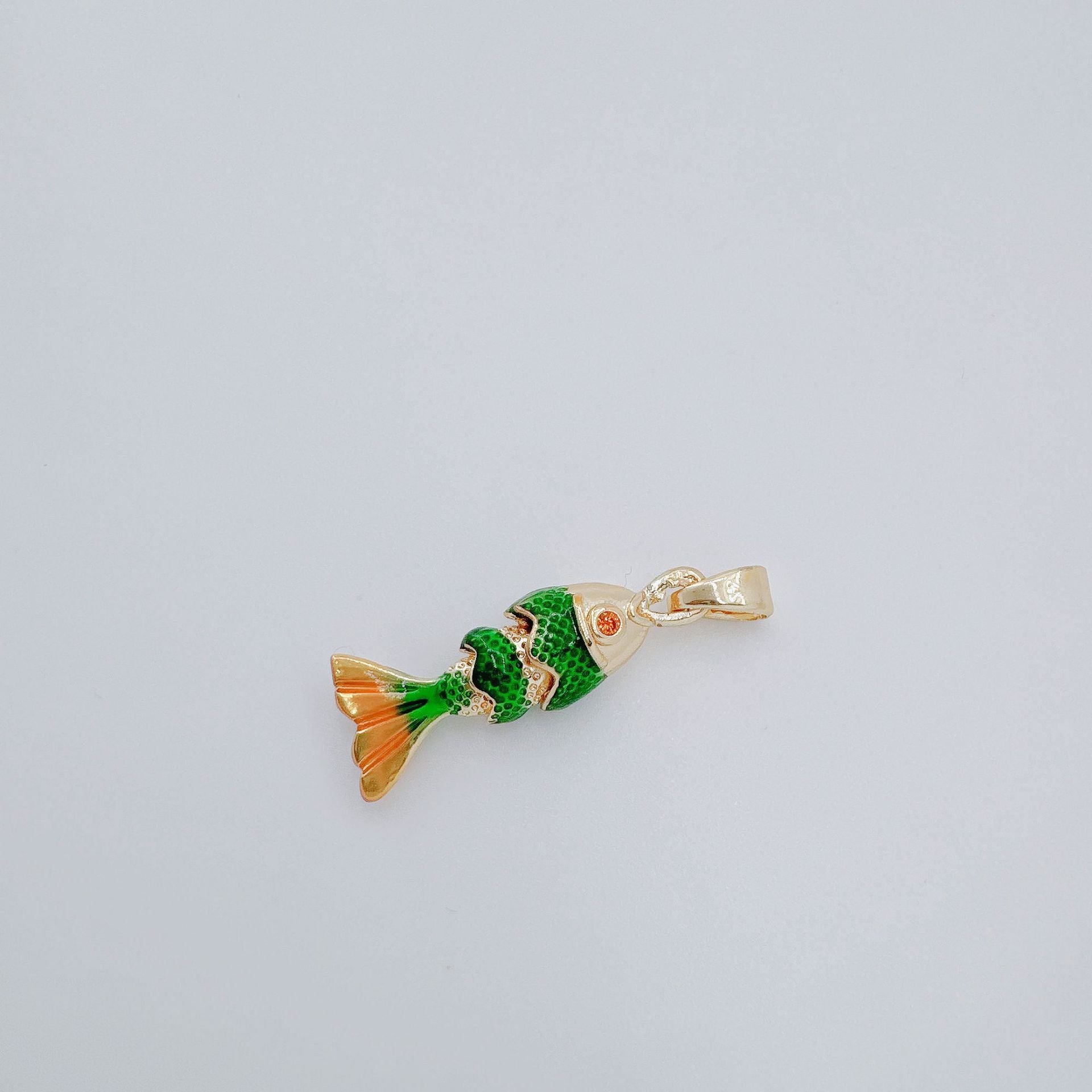 Wholesale Gold Plated Copper Sea Fish Pendant Necklace,  Trendy Fashion Accessory for Women