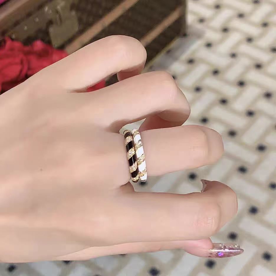 Wholesale Light Luxury Drip Glaze Black and White Enamel Dopamine Rings Luxury Rings ACC-RS-Qichuang001