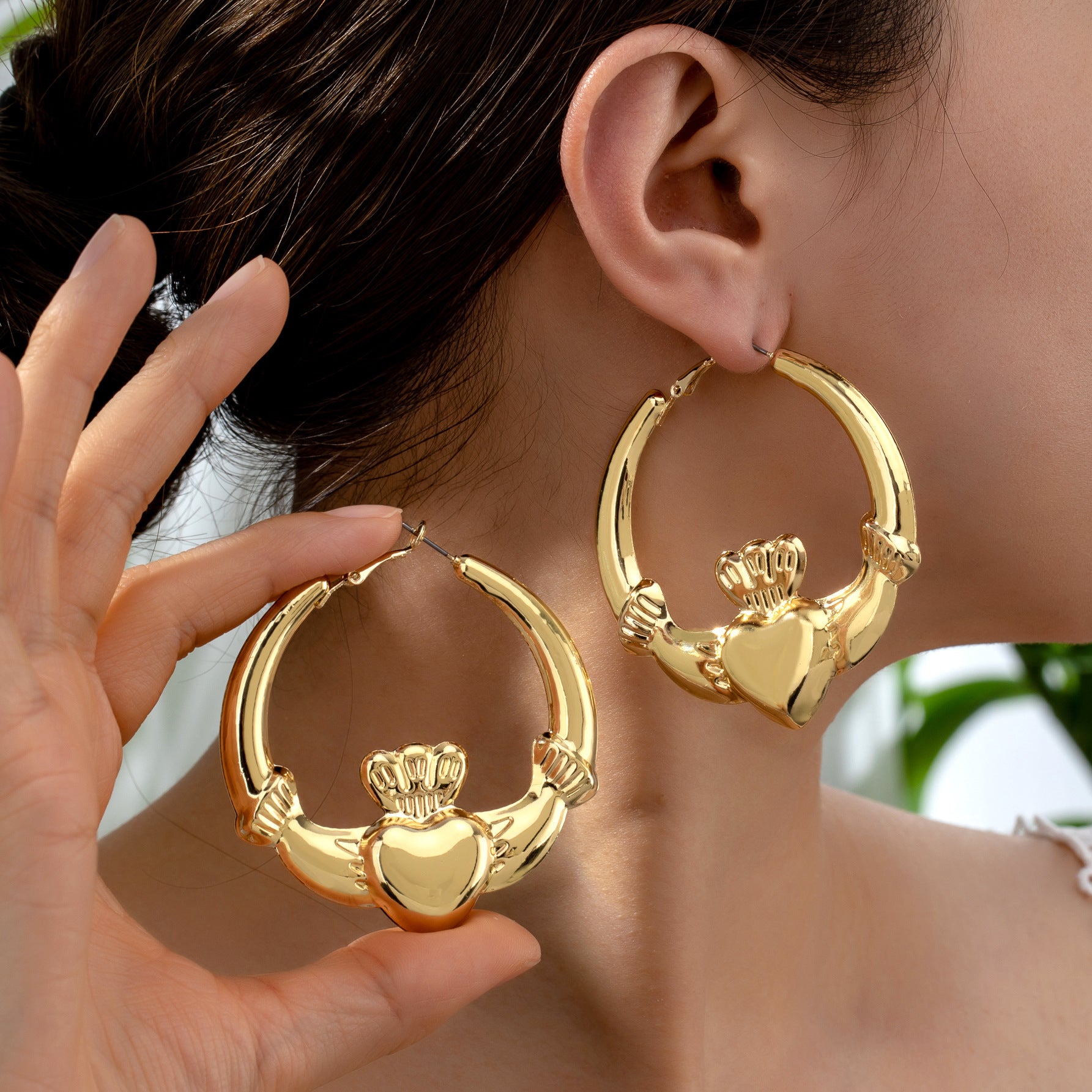 Wholesale Retro Bamboo Heart-Shaped Hoop Earrings Alloy Gold Electroplated Fashion Accessory Resale
