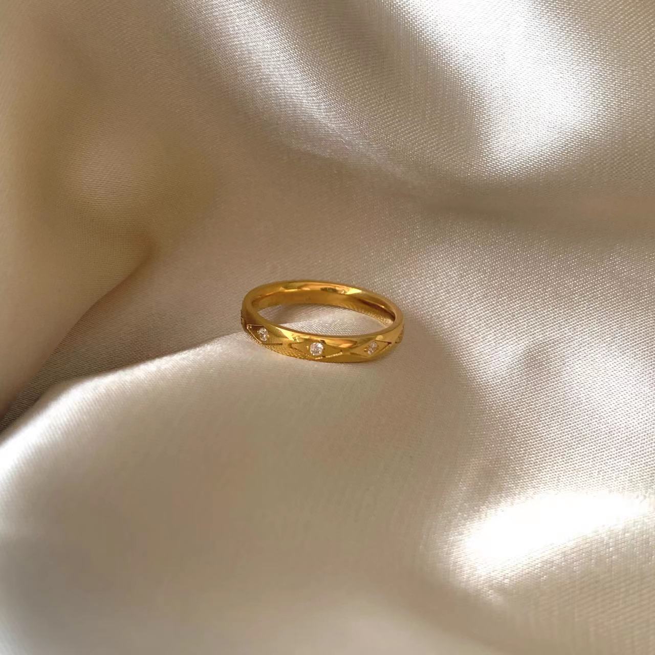 Wholesale titanium steel luxury element white shell inlaid stone  ring