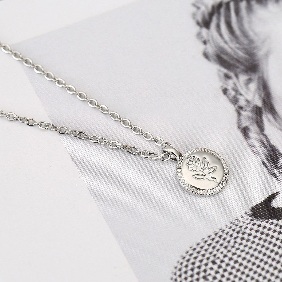 Wholesale  Round Lace Flower Necklace