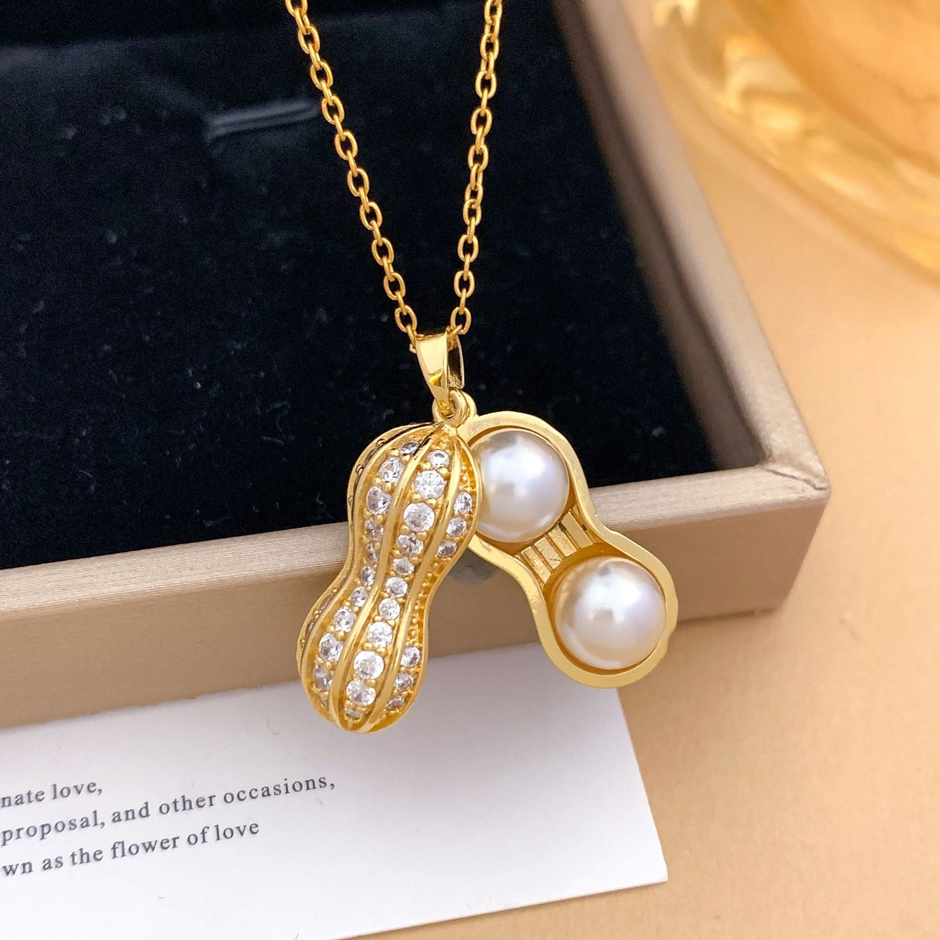 Wholesale Fashion Real Gold Plated Shell Pearl Pendant Necklace,  Titanium Steel Choker Jewelry Accessory