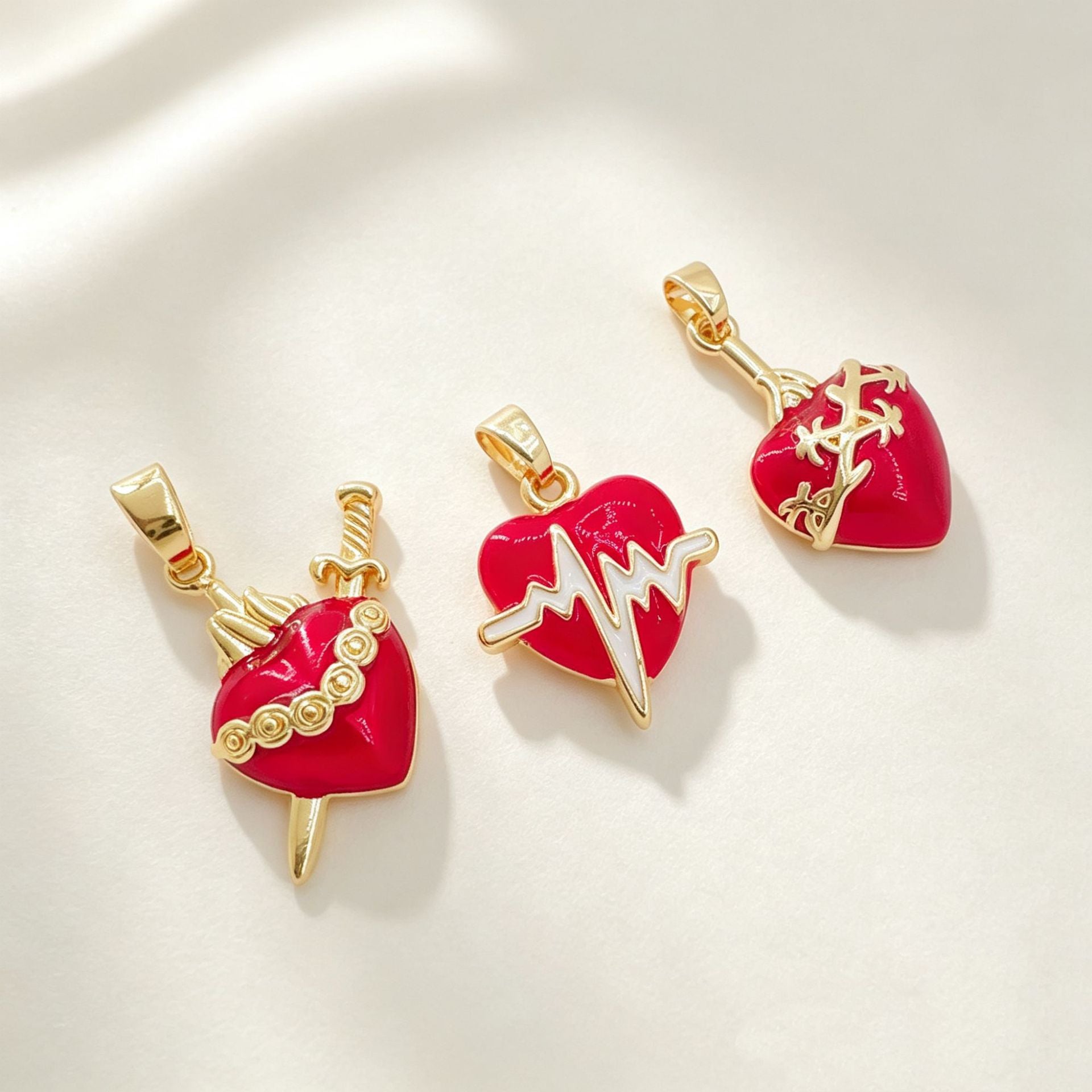 Wholesale Chic Red Crown Heart Pendant Necklace Gold Plated Copper Fashion Accessory