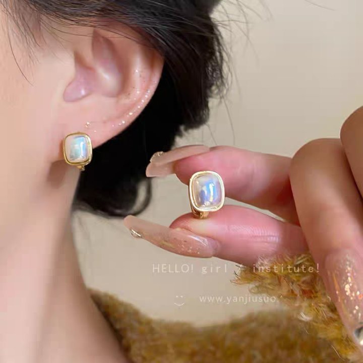 Wholesale European and American Light Luxury Shell Flower Earrings 925 Silver Needle High-grade Earrings Ins Niche Design Elegant Retro Earrings
