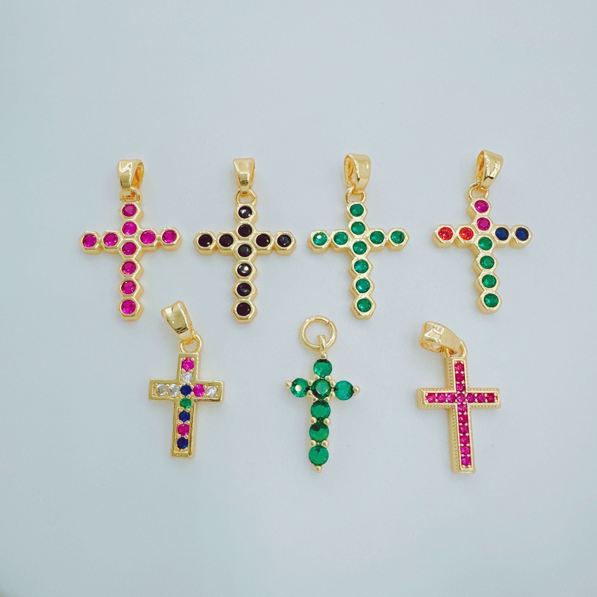 Wholesale Fashion Cross Pendant,  Copper Plated Gold,  European Style Jewelry Accessory for Daily Wear