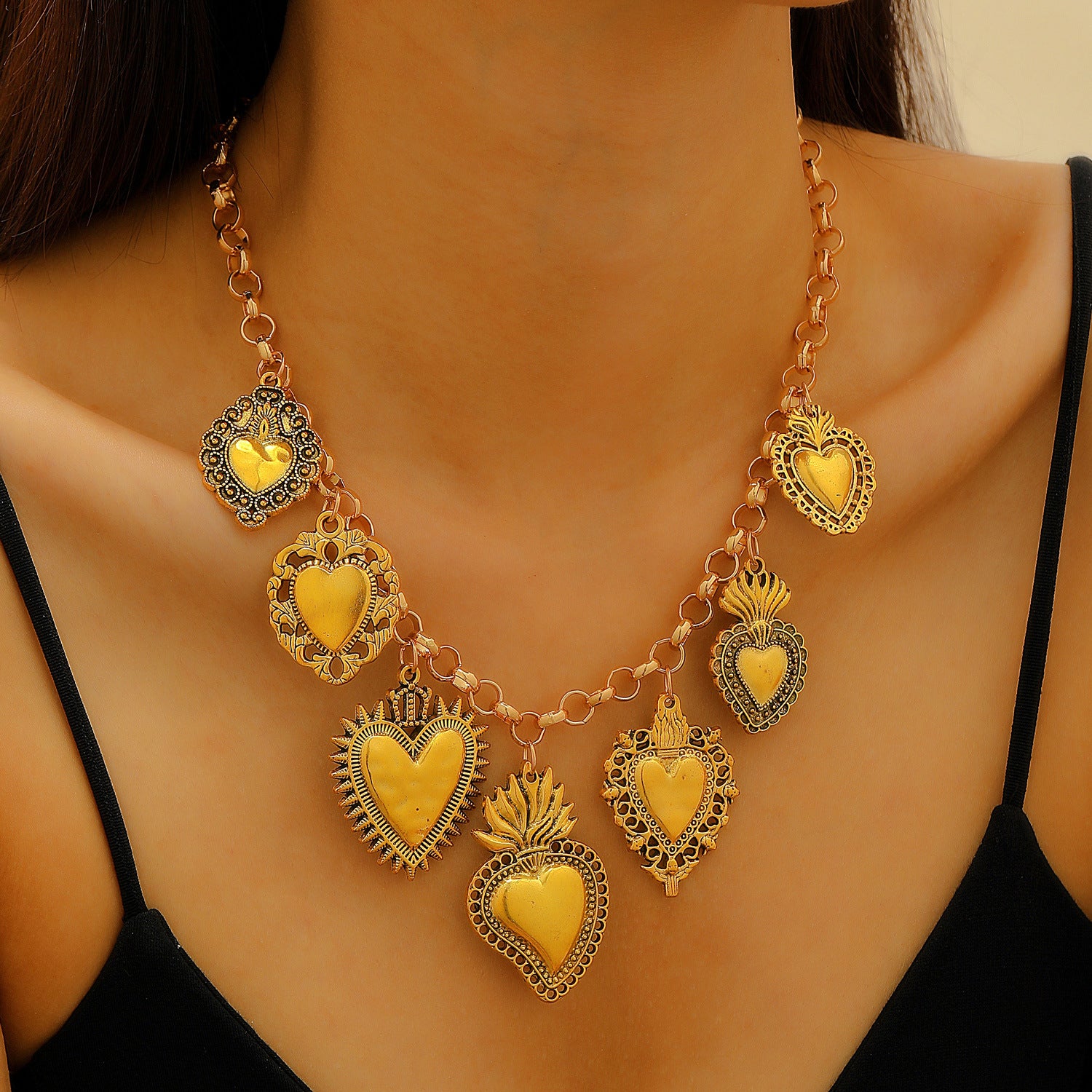 Wholesale Retro Religious Sacred Heart Pendant Necklace Heart Shape Alloy Electroplated Design Trendy Jewelry Gift For Women Boutique Resale