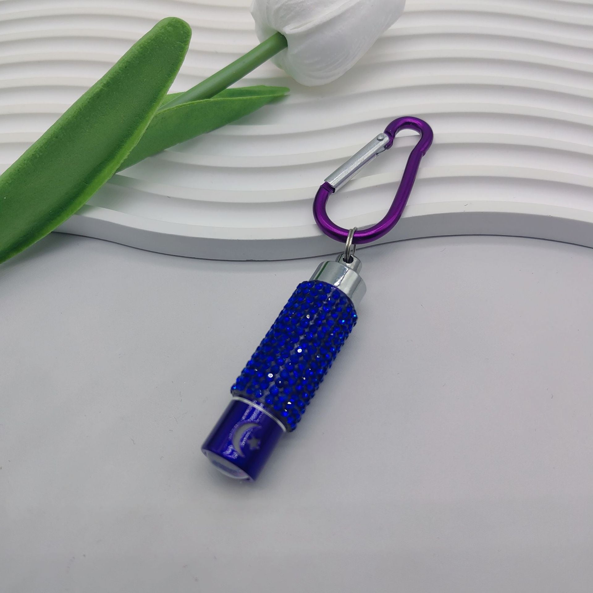 Wholesale  fashion popular portable diamond aluminum alloy field high brightness flashlight