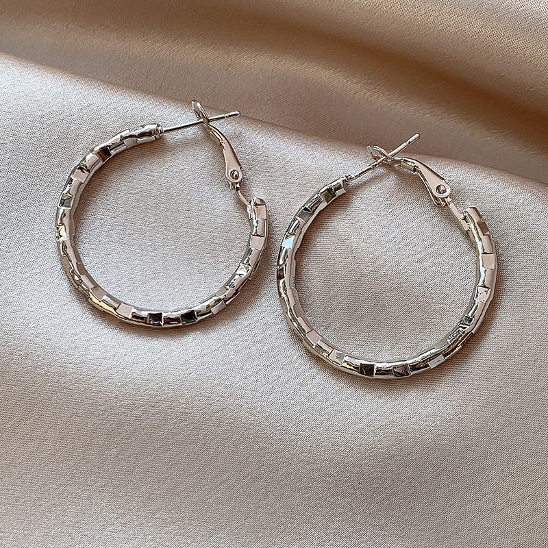 Wholesale  Silver Hoop Earrings  Versatile Earrings