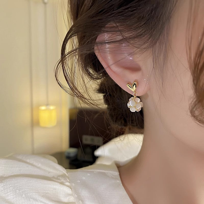 Wholesale Love cat's eye stone earrings