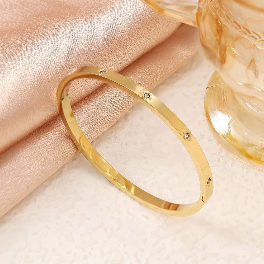 Wholesale Stainless Steel Gold Four-Leaf Clover Bracelet Set Nail Bracelet Diamond Bracelet Cut Out Bracelet