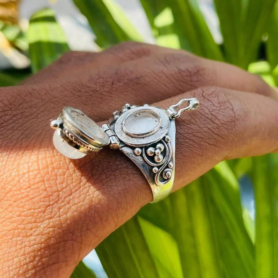 Wholesale  Bohemian Style Inlaid Moonstone Openable Ring