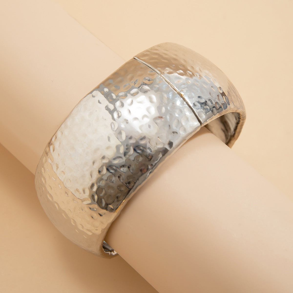 Wholesale Chic Gold Alloy Round Bangle Bracelet For Women Everyday Wear Jewelry Accessory