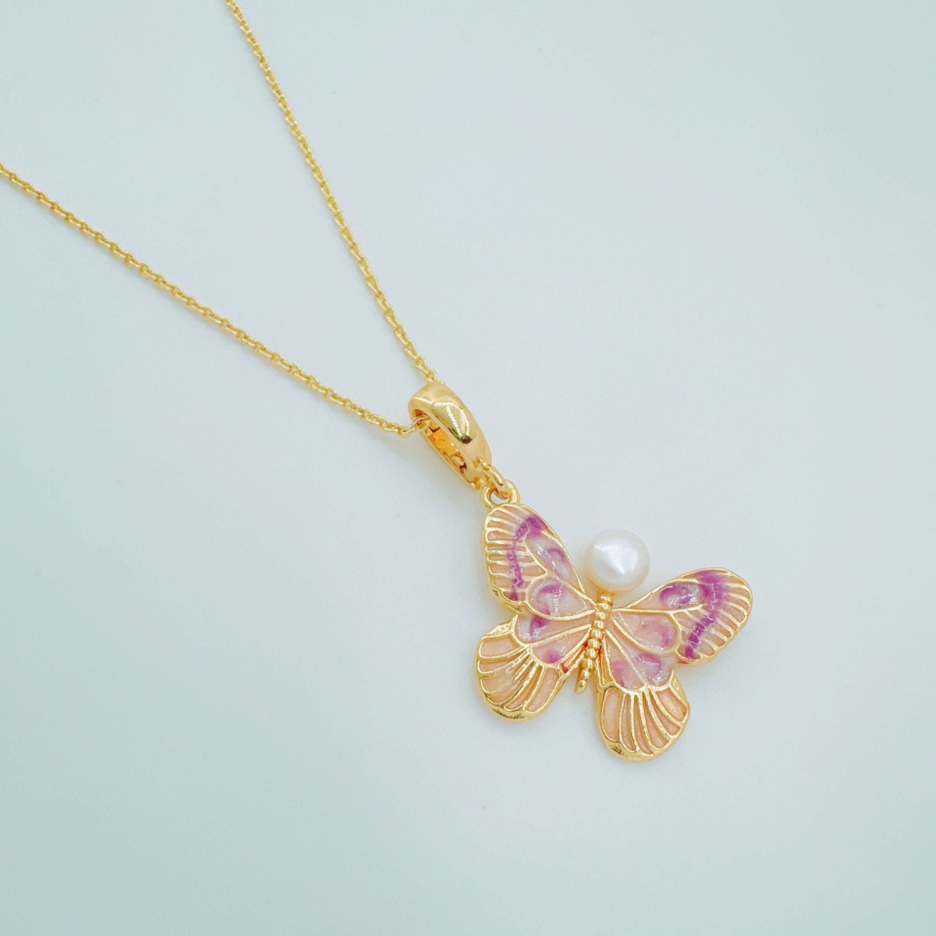 Wholesale Gold Plated Copper Butterfly Pendant Necklace,  Stylish Fashion Accessory for Women,  Gift