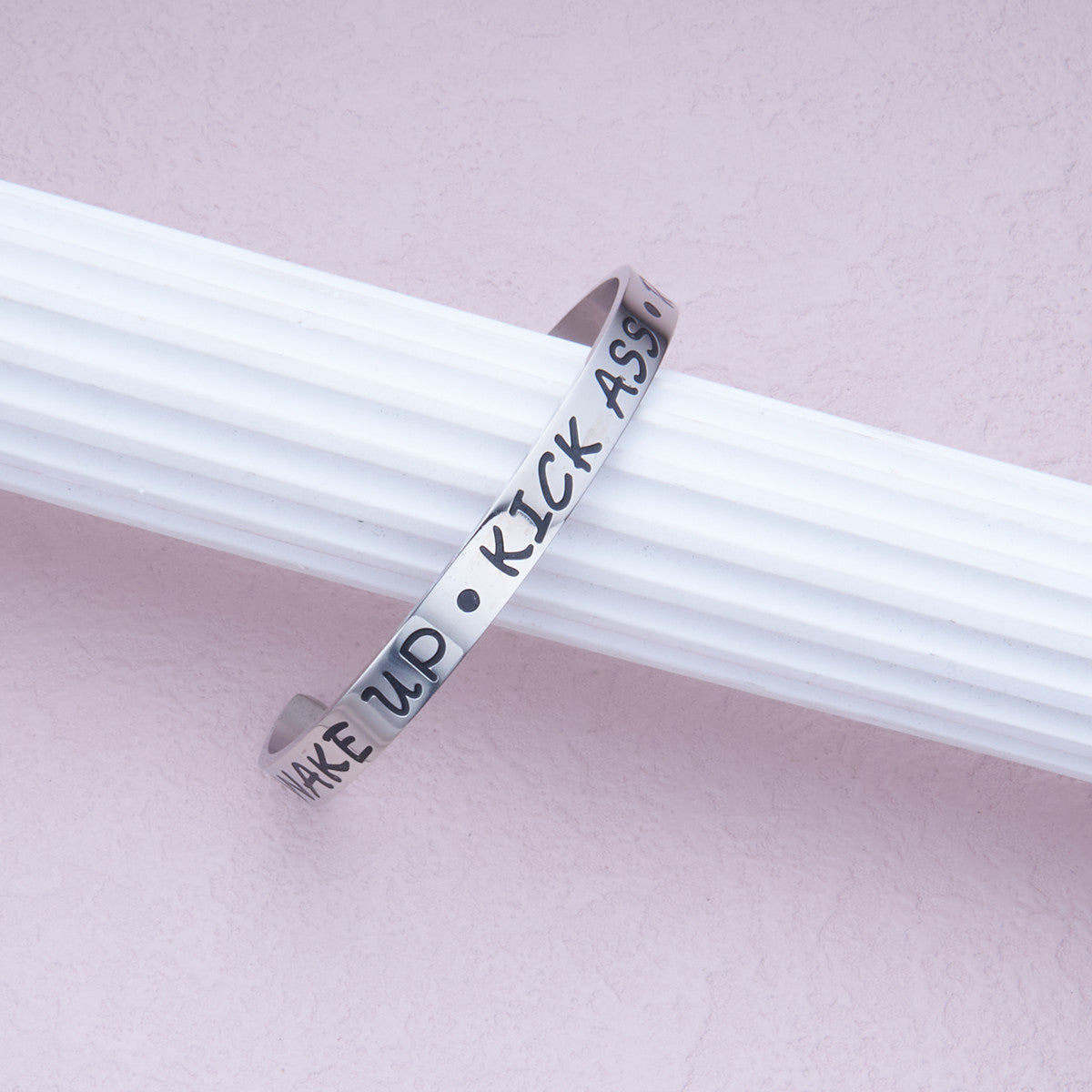 Bracciale regolabile a forma di C regolabile con lettera in acciaio inossidabile all'ingrosso