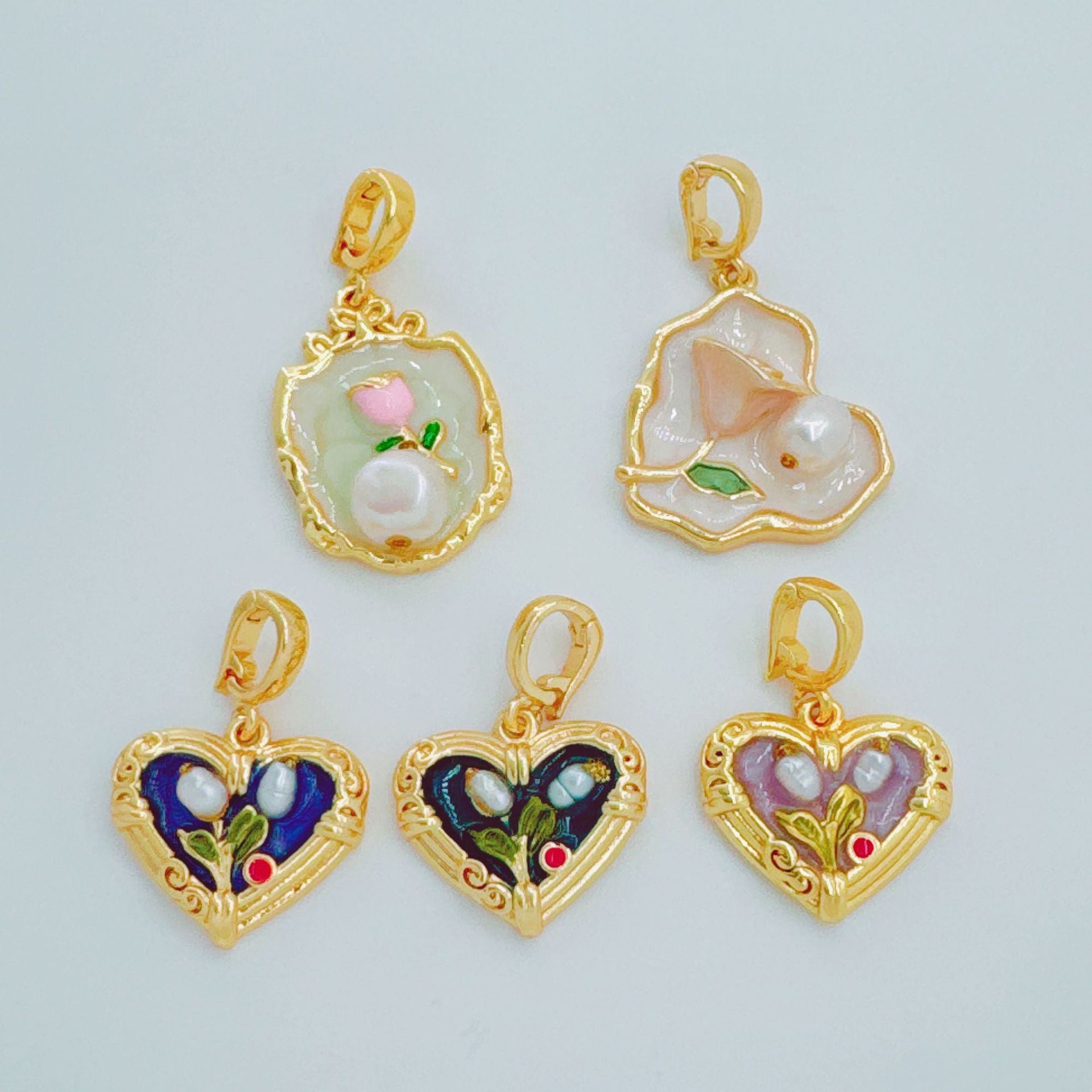 Wholesale Vintage Heart Pendant Natural Pearl Gold-Plated Copper Jewelry Accessory for Resale