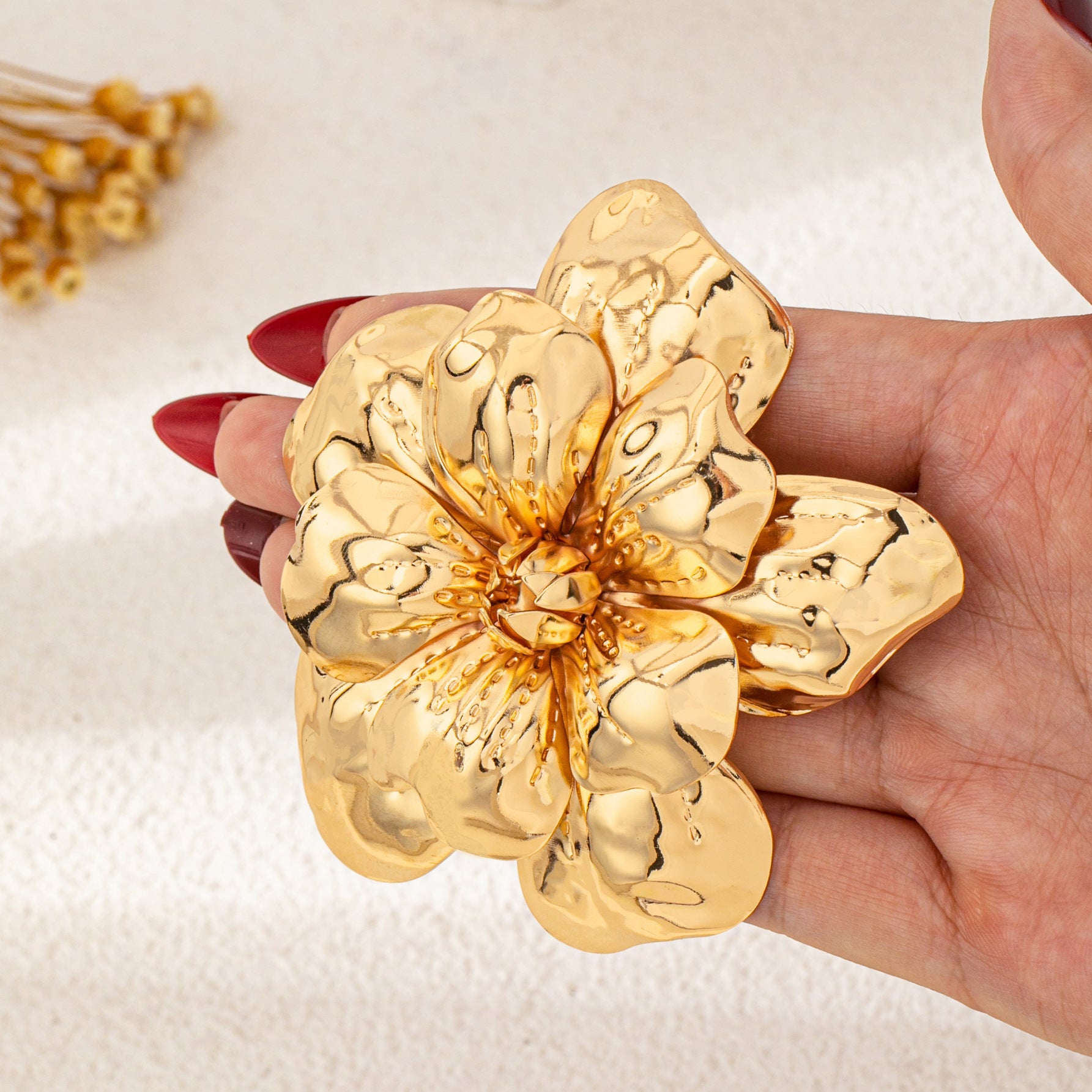 Wholesale Large Gold Flower Brooch For Women Chic Jewelry Accessory For Daily Vacation Banquet