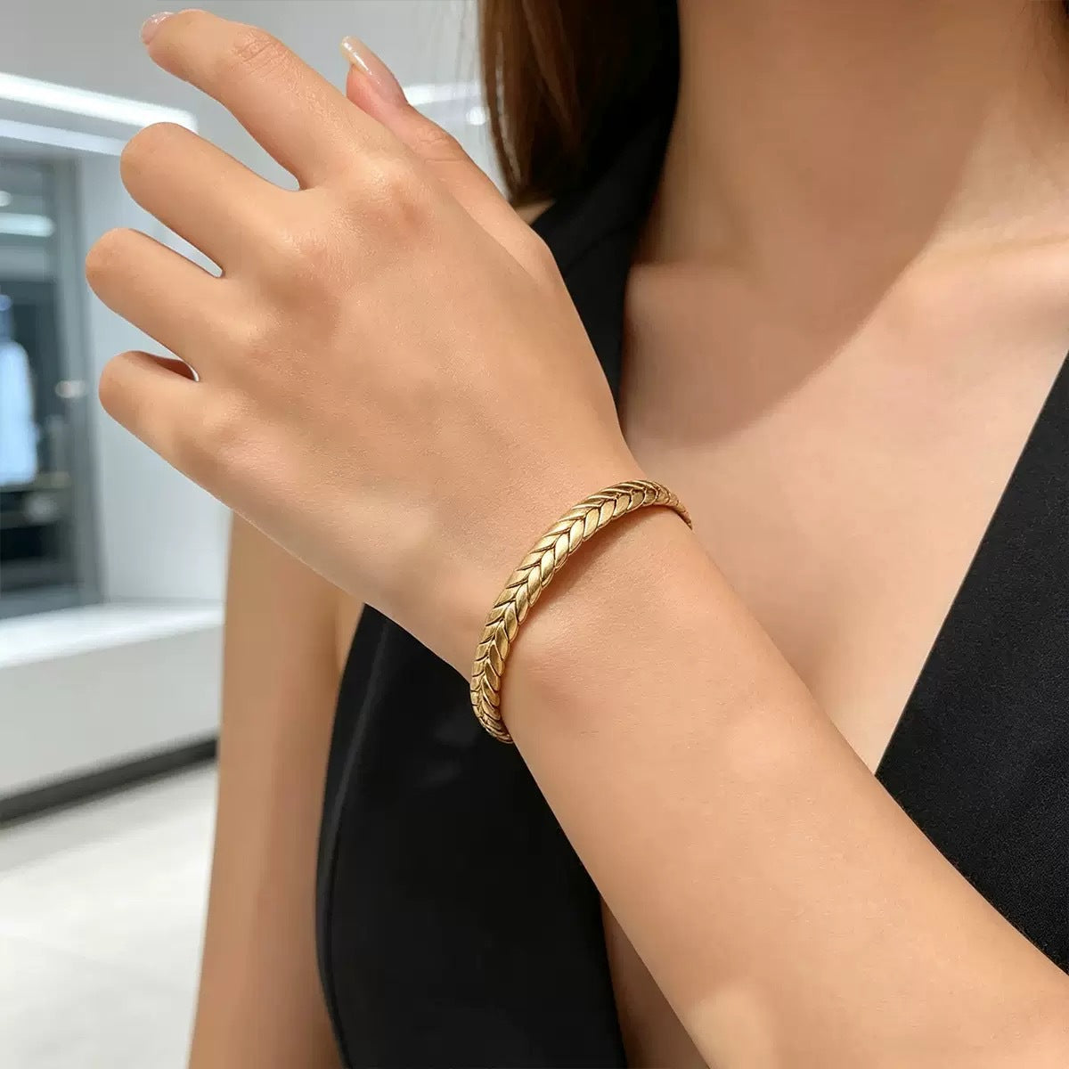 Wholesale Stainless Steel Hand Polished Wheat Ear Open Bangle - Trendy Fashion Accessory for Boutique