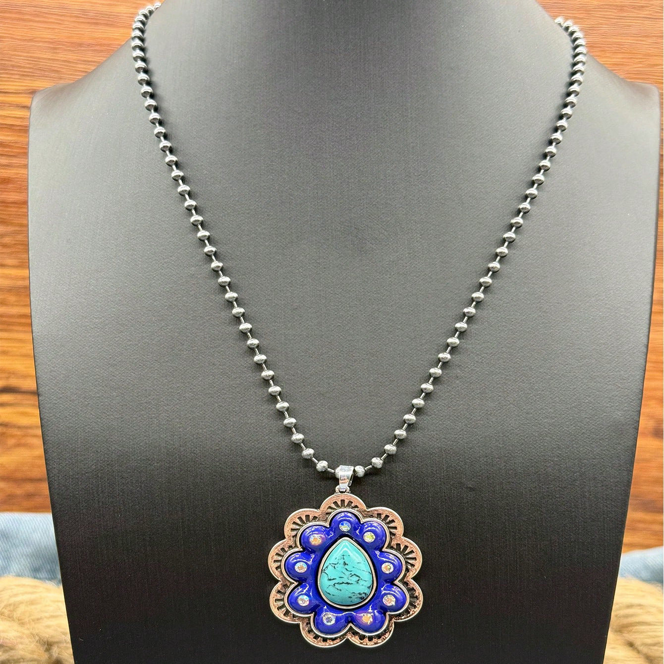 Wholesale Vintage Bohemian Turquoise Rhinestone Flower Pendant Necklace Zinc Alloy Bead Chain Women S Fashion Accessory