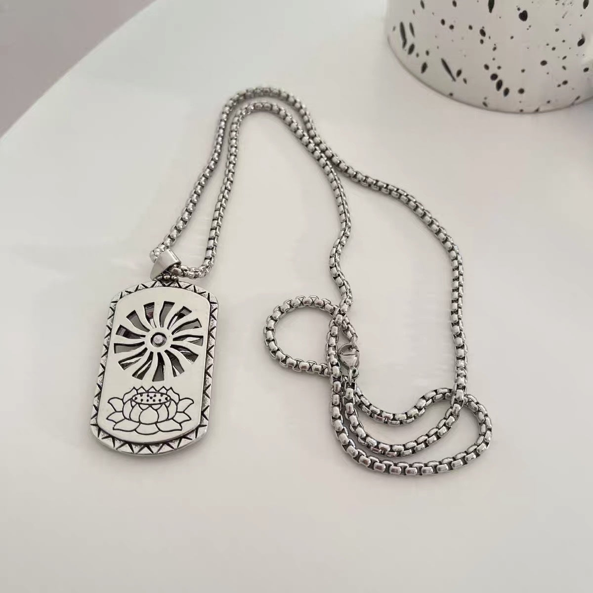 Wholesale Rotating Sunflower Pendant Necklace Street Style Zinc Alloy Fashion Accessory for Gift and Resale