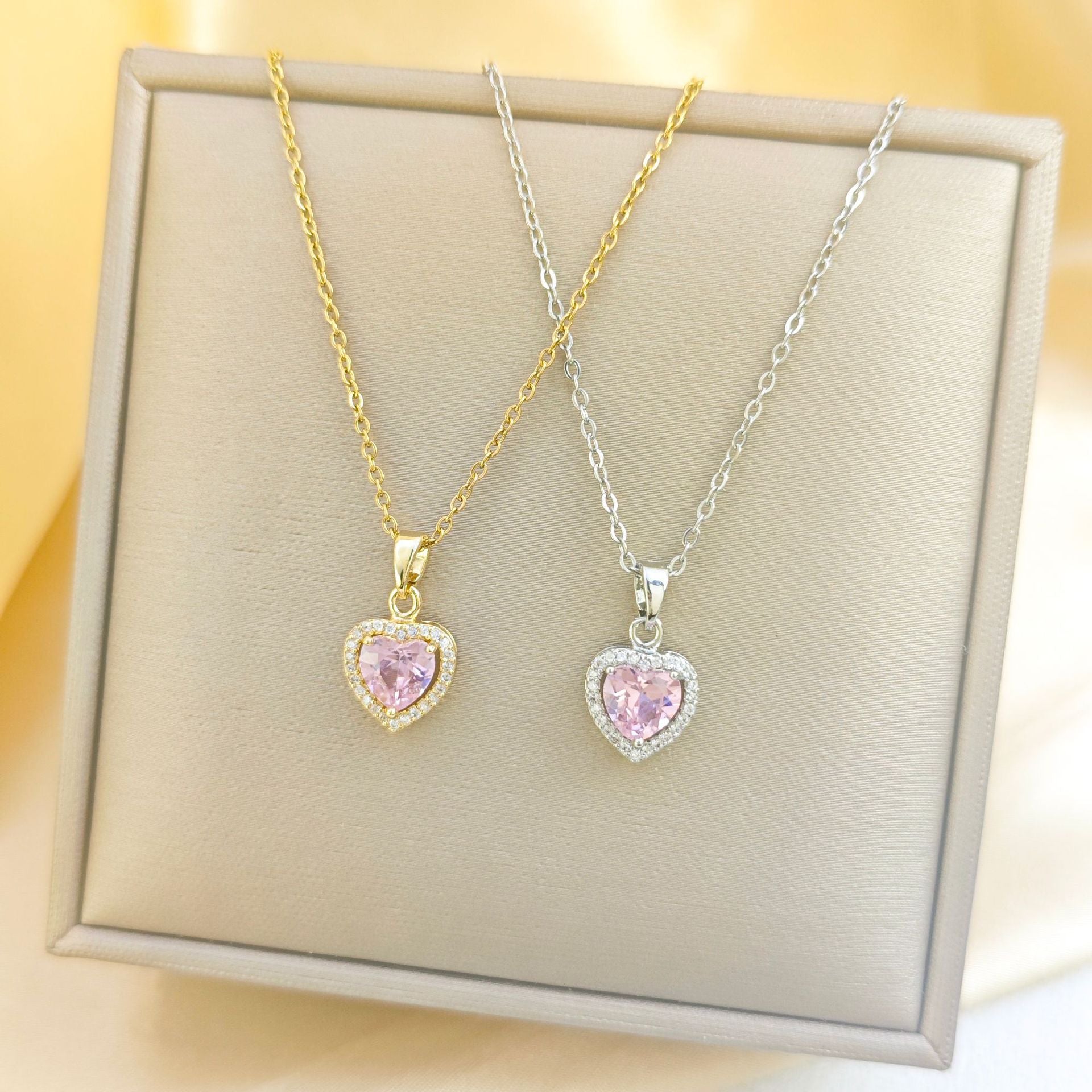 Wholesale Gold Plated Titanium Steel Love Necklace with Zircon Pendant Fashion Accessory