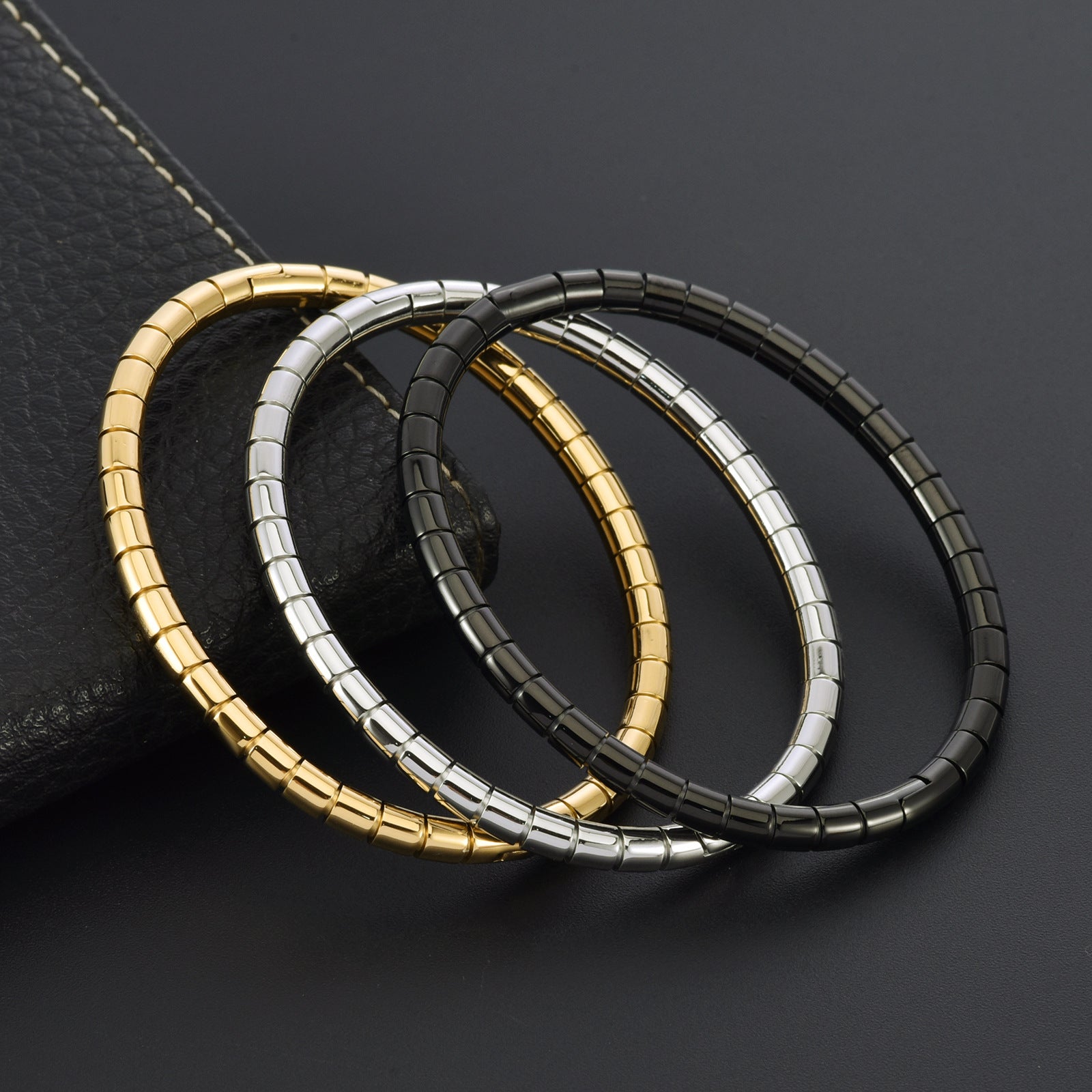 Bracciale luminoso in acciaio al titanio e bambù all'ingrosso