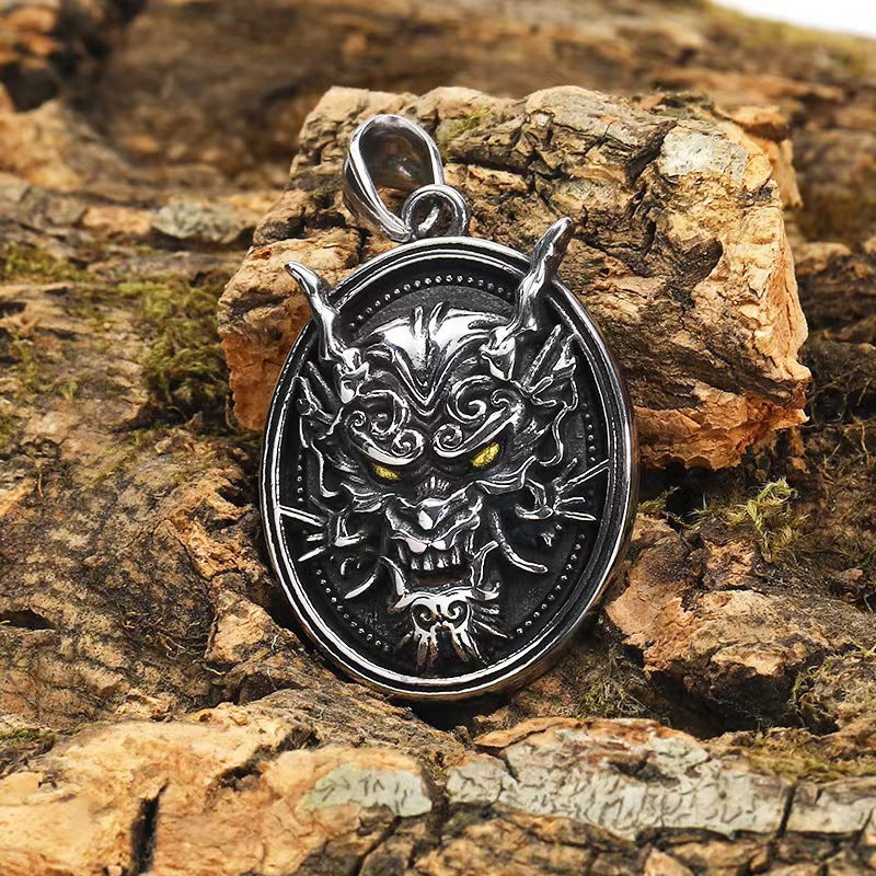 Wholesale retro domineering disc golden eye ghost head  pendant titanium steel men's necklace