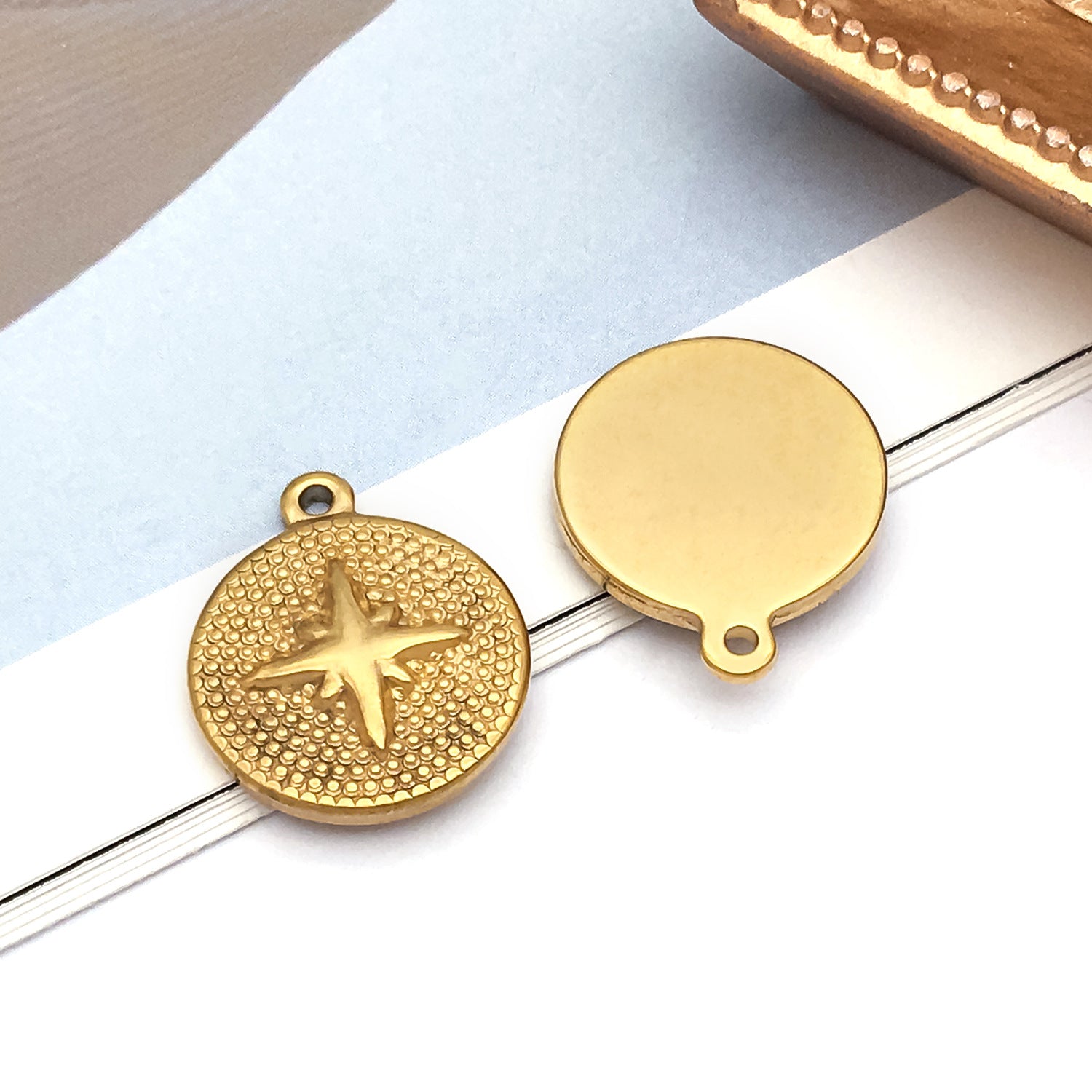 Wholesale Stainless Steel  Golden Sun Devil' s Eye Round Plate Special-Shaped Charms