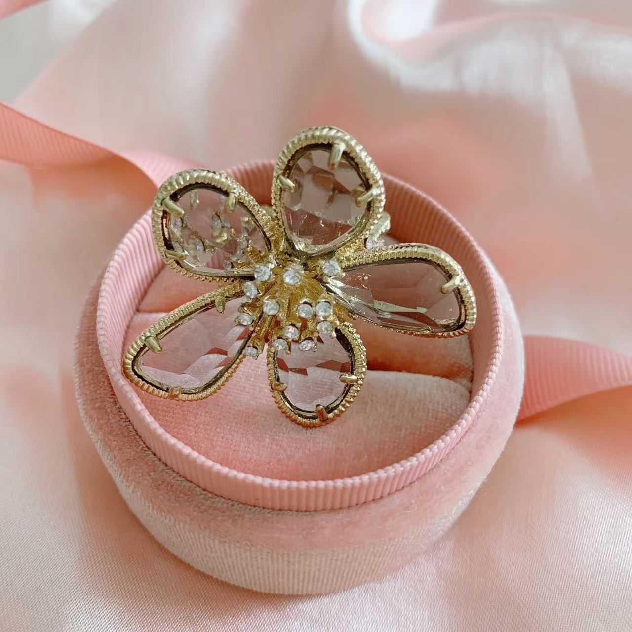 Wholesale European and American Style Crystal Flower Ring for Women,  Zinc Alloy Adjustable Open Ring for Index Finger,  Cross-Border Wholesale Starting from