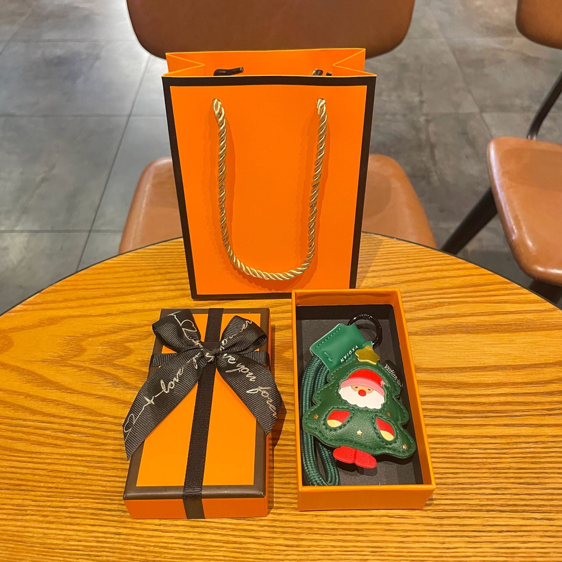 Wholesale Christmas decoration leather  keychain cute cartoon exquisite keychain