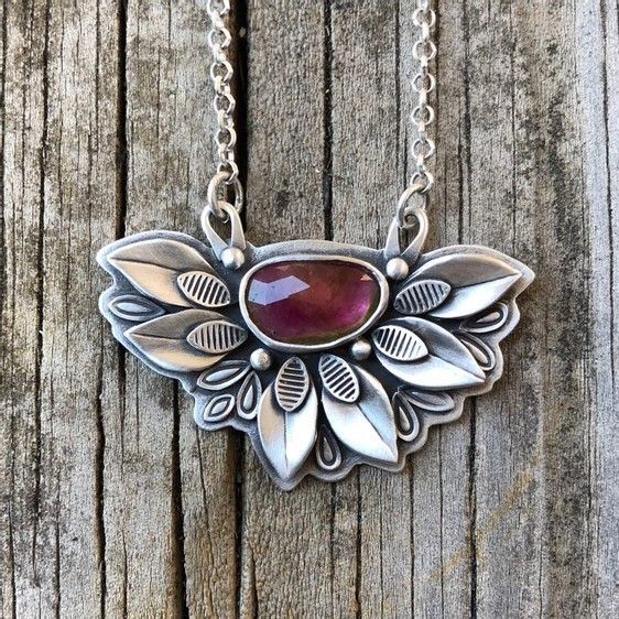 Wholesale Retro Multilayer Flower Pendant Necklace With Red Gemstone Inlay Vintage Collarbone Chain Chic Alloy Jewelry For Women Party Gift Accessory