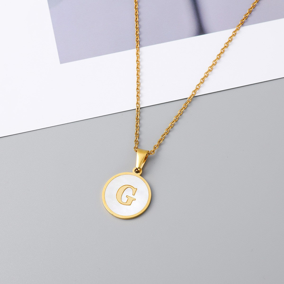 Wholesale Round Stainless Steel Gold Plated Letter Pendant Necklace for Women Fashion Accessory Gift