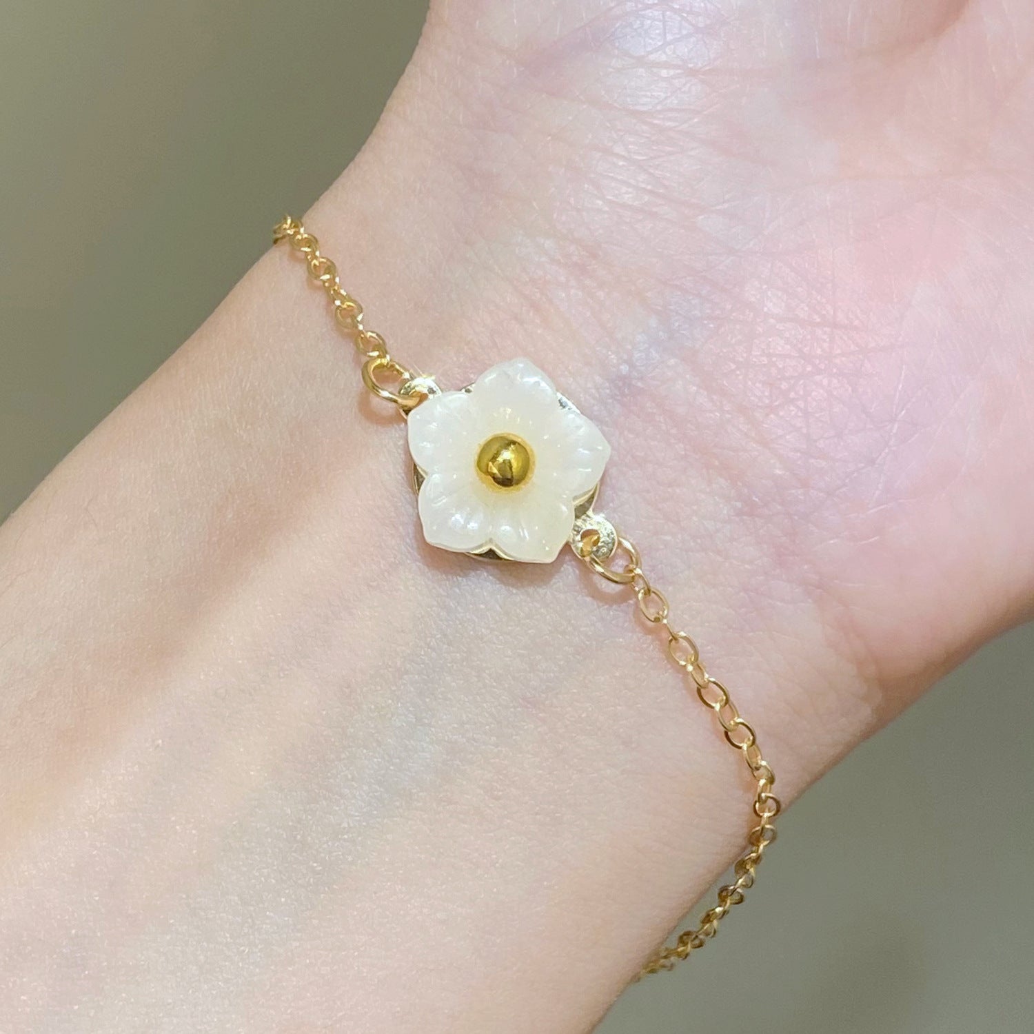 Wholesale Trendy Tulip Flower Bracelet For Women Alloy Electroplated Rhinestone Jewelry Accessory Sweet Spring Summer Gift