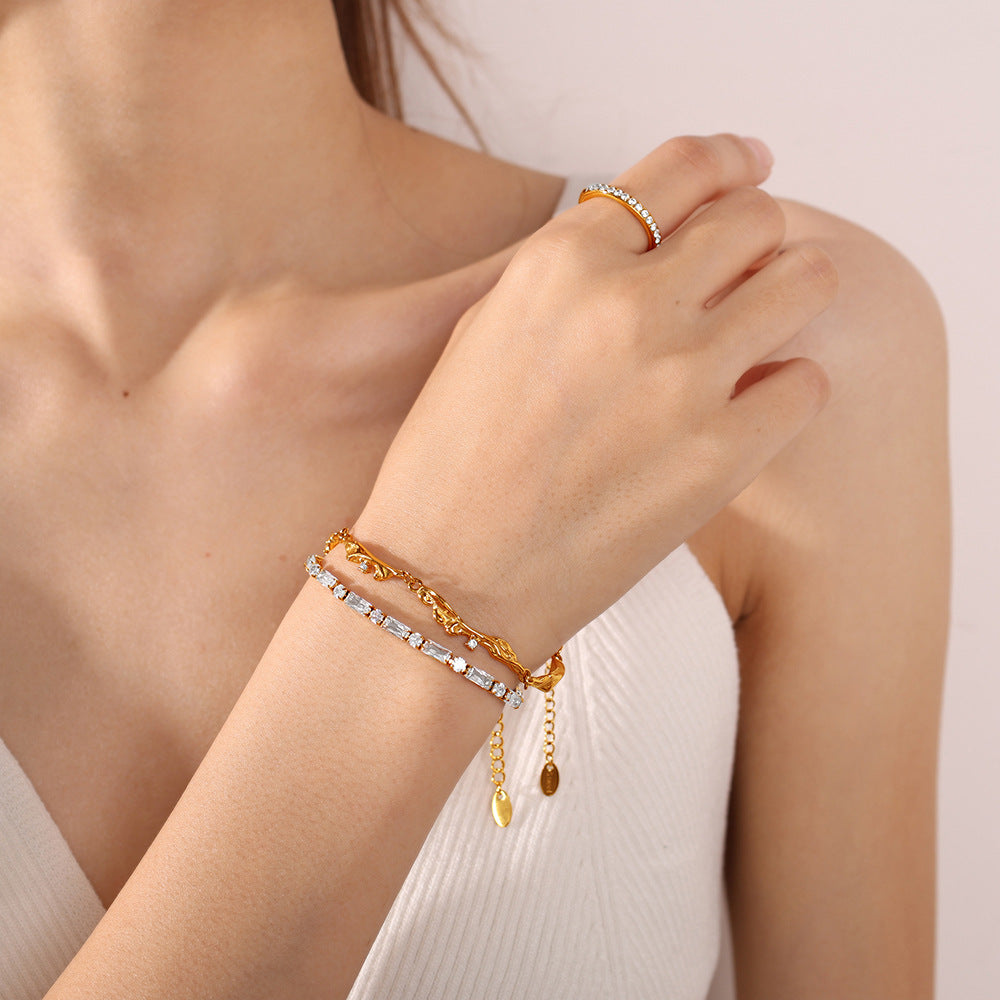 Wholesale Gold-Textured Openwork Hand Jewelry with a Vintage Aesthetic
