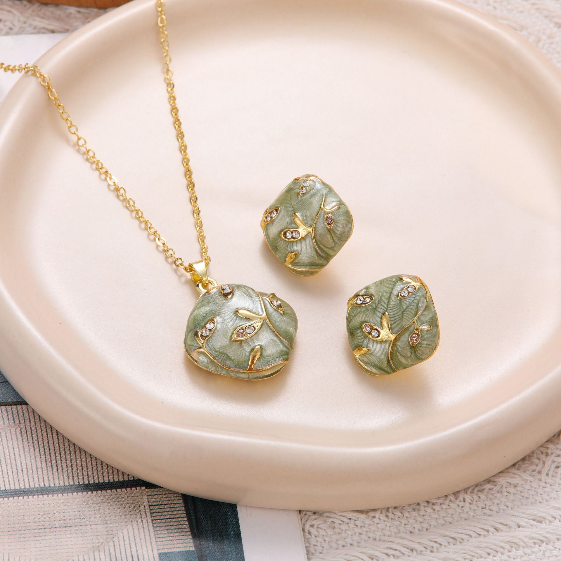 Wholesale Gold Tone Alloy Vintage French Style Crystal Block Pendant Necklace Earrings Set Trendy Party Gift
