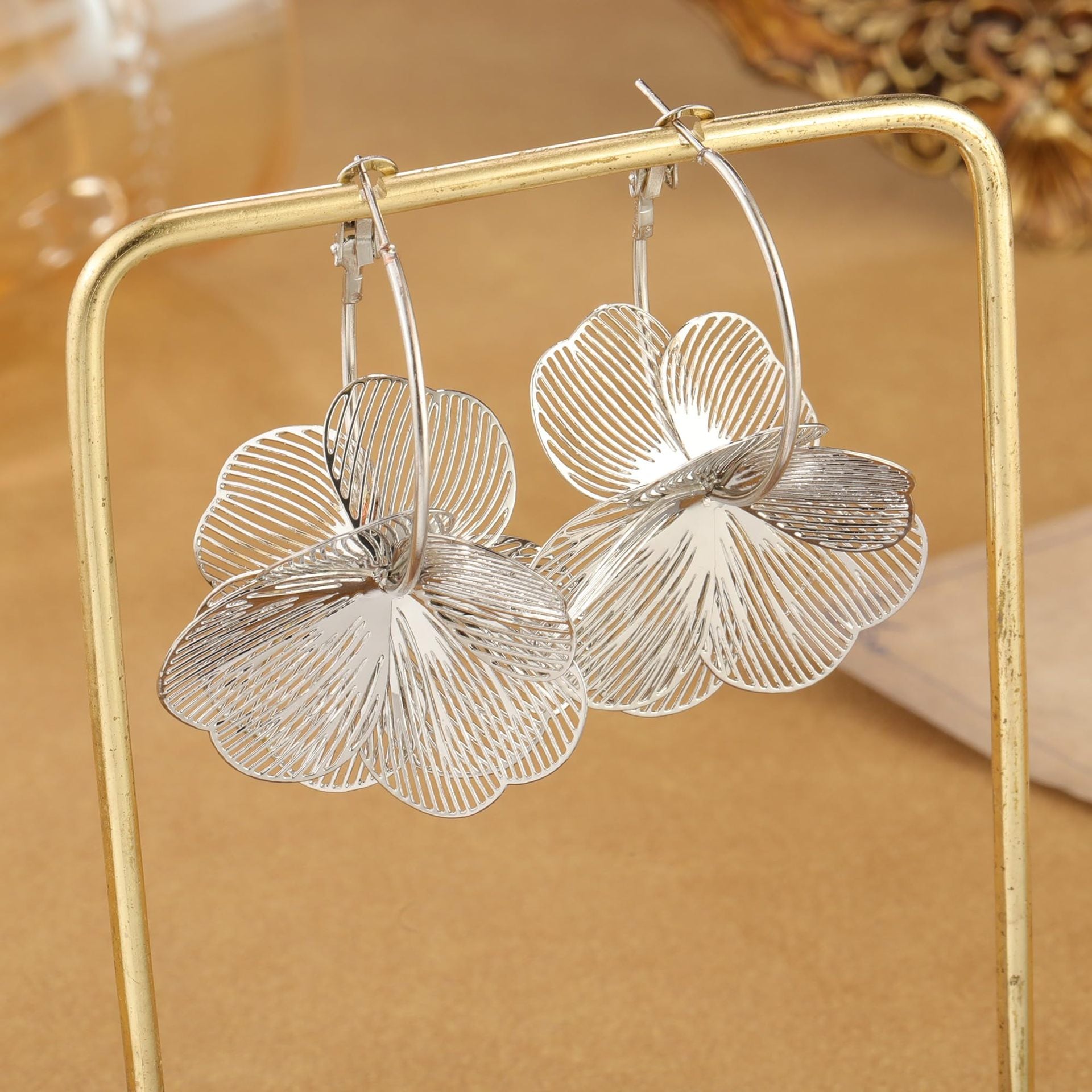 Wholesale Metal Camellia Flower Earrings Hollow Leaf Design Gold Electroplated Fashion Jewelry Accessory