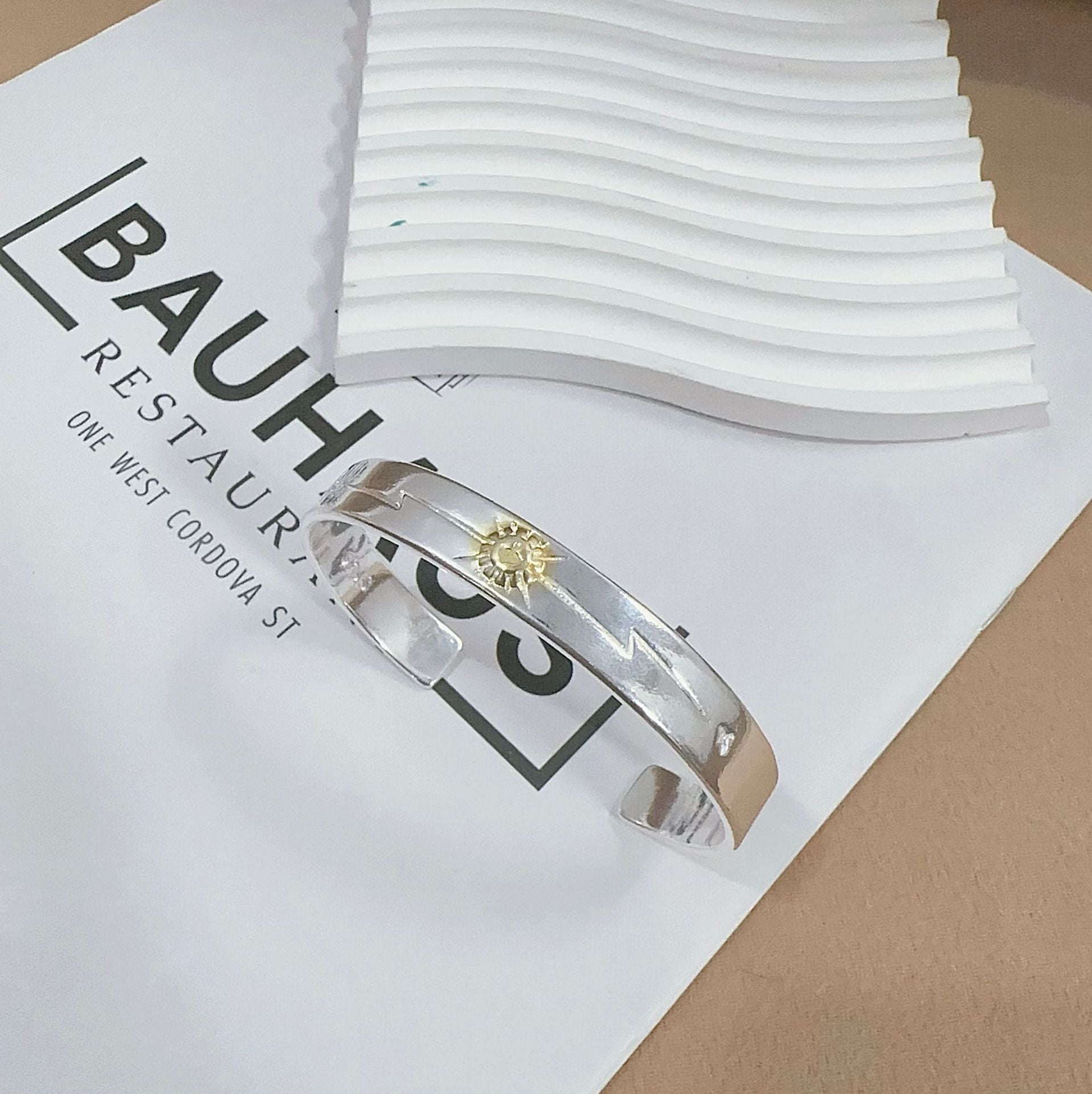 Wholesale  flying bird bracelet  fashion light luxury bracelet