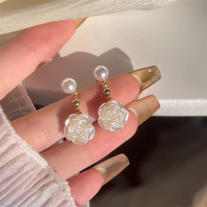 Wholesale European and American Light Luxury Shell Flower Earrings 925 Silver Needle High-grade Earrings Ins Niche Design Elegant Retro Earrings