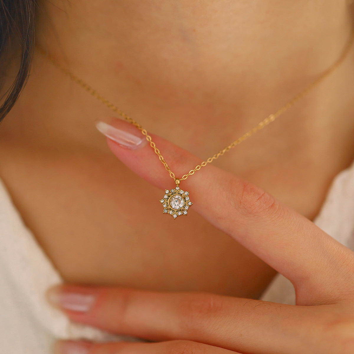 Wholesale Zircon Necklace Stainless Steel Sunflower Pendant Clavicle Chain