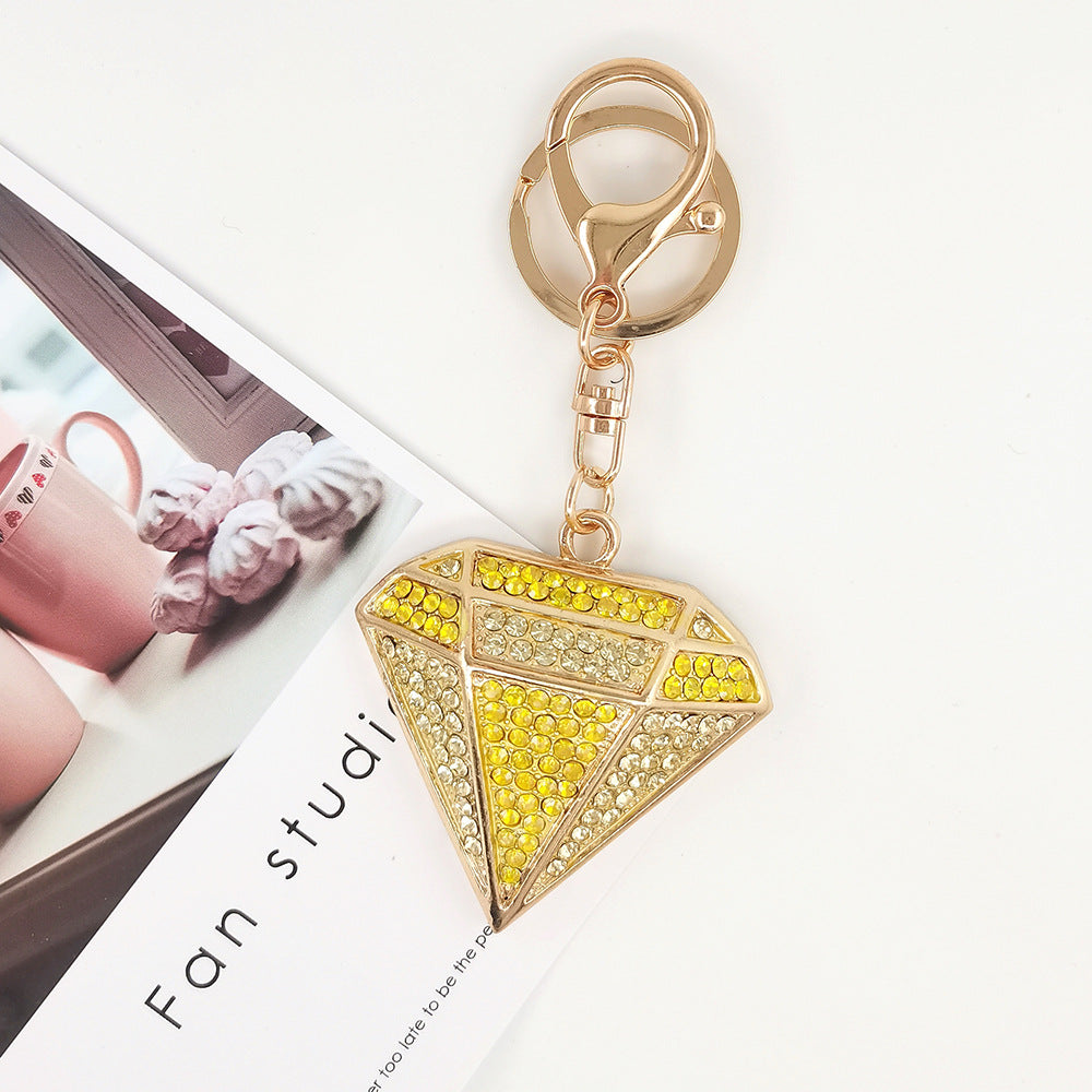 Wholesale  diamond pendant accessories creative metal keychain hollow diamond car accessories small gift