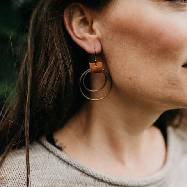 Wholesale Bronze Circle Leather Earrings Retro Design Women' s Vintage Style Jewelry Accessory
