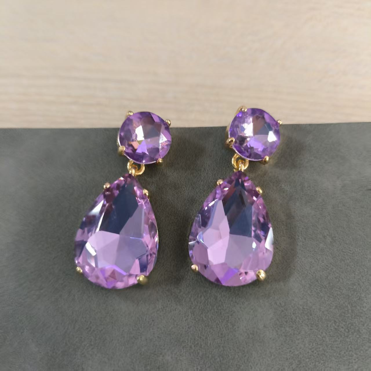 Wholesale drop-shaped diamond earrings