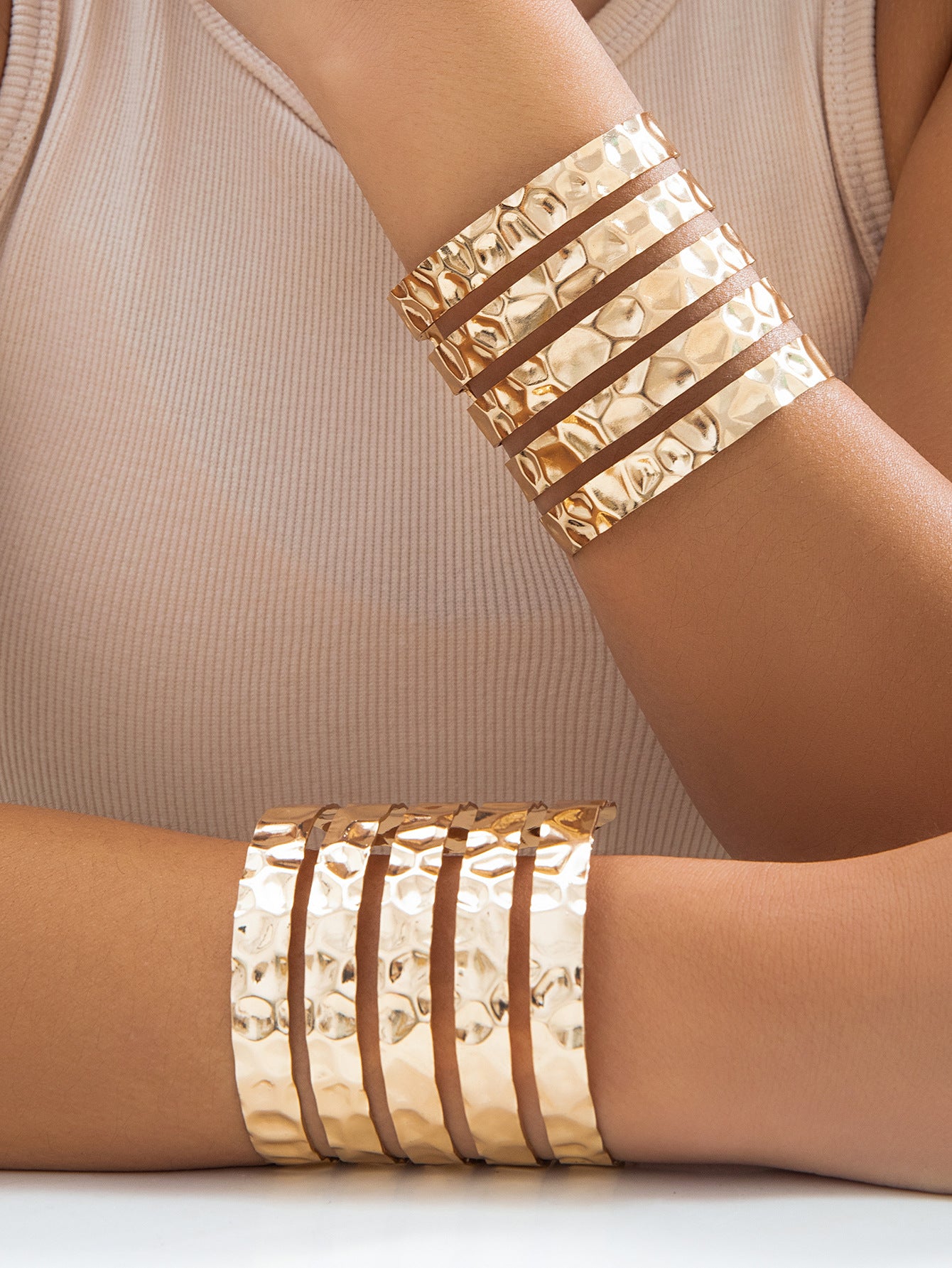 Wholesale Simple Design Retro Hollow Opening Metal Glossy Bracelet