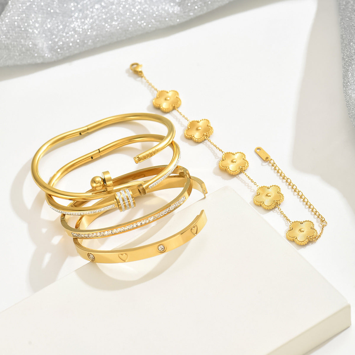Wholesale Titanium Steel Gold Electroplated Studded Bracelet Set Fashion Jewelry Accessory