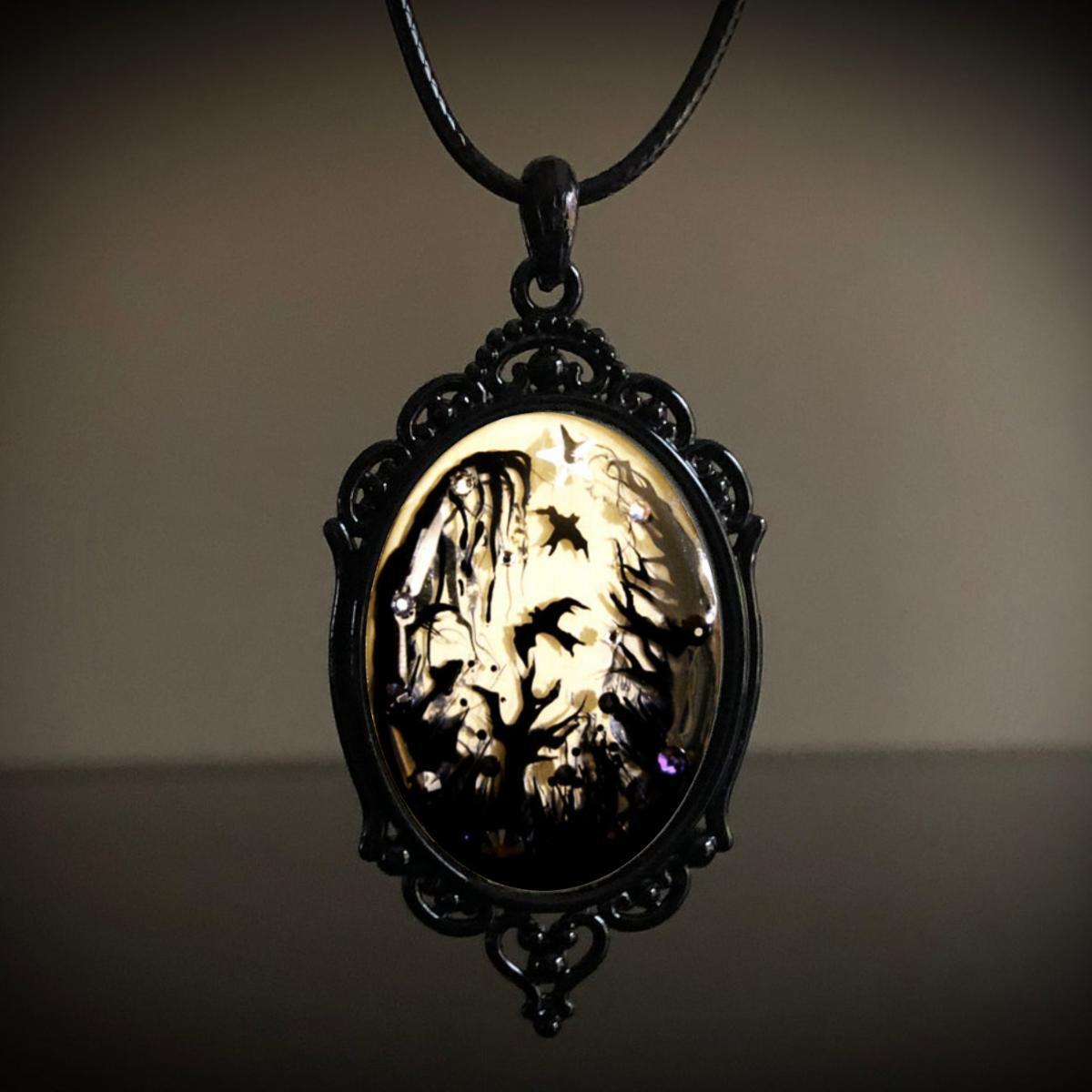 Wholesale Alloy Electroplated Gothic Crow Forest Pendant Necklace,  Trendy Jewelry Accessory for Gift Boutique