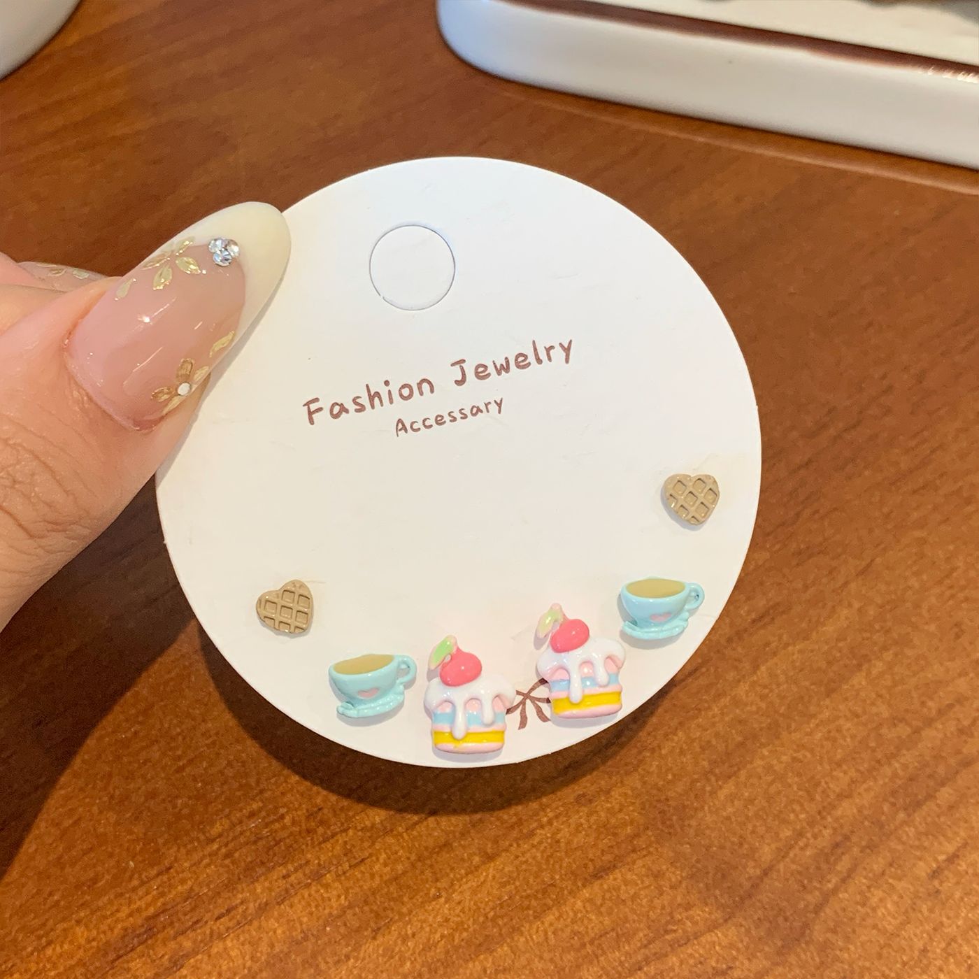 Wholesale Small exquisite and cute earring set asymmetrical dopamine silver needle earrings