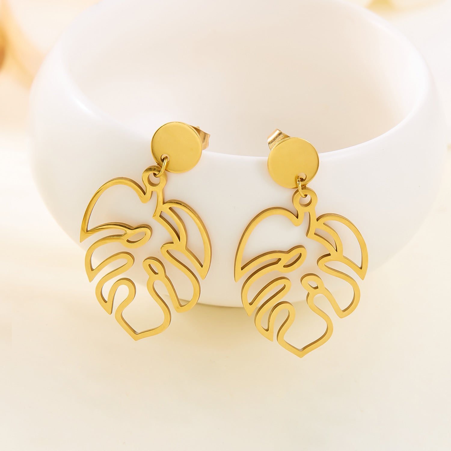 Wholesale Stainless Steel Shell Earrings  Fashion Hollow Flower Earrings