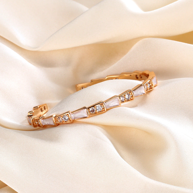 Wholesale Mother-of-Pearl Snake Design Open Bracelet,  Copper Electroplated,  Trendy Jewelry Accessory