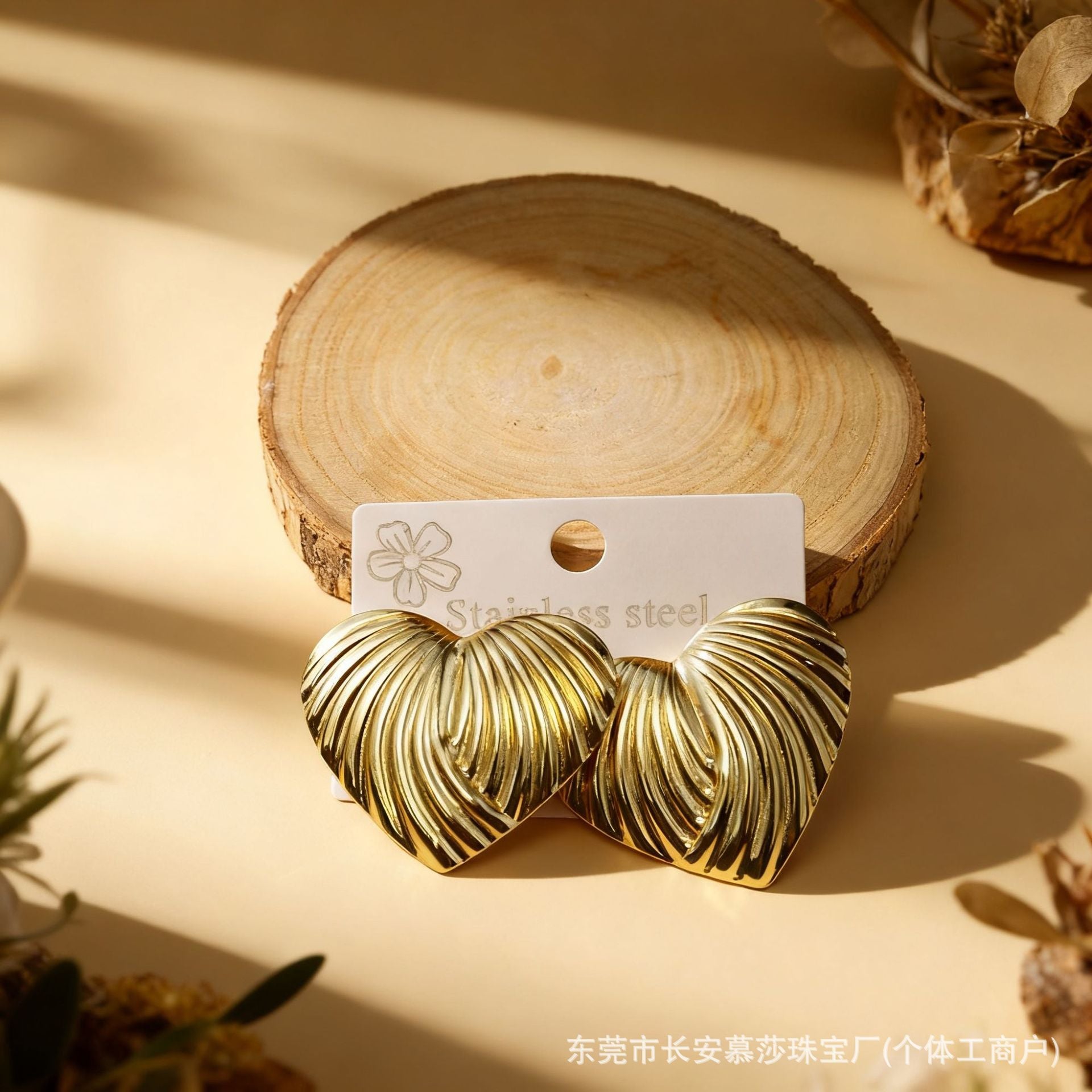 Wholesale Modern Heart Shape Stainless Steel Earrings Trendy Golden Electroplated Earrings for Women Party Wear Jewelry Accessory